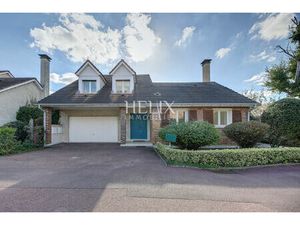 Maison Montesson 155 m2 avec une chambre au rez-de-chaussée et jardin agréable