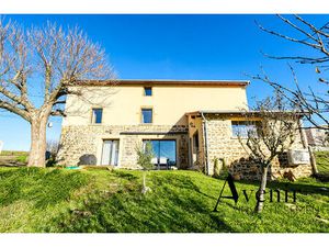 Ancienne ferme rénovée 238 m² sur 1500 m² de terrain - Vue & calme