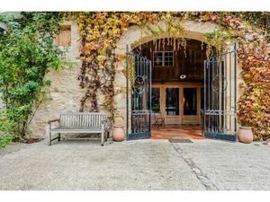 Vente Maison de luxe Bordeaux 7 Pièces 300 m² <meta name="description" content="À mi-chemi