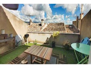 Maison de village avec terrasse  garage et parking