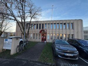 Location Local Professionnel 138m² MEYLAN 38240