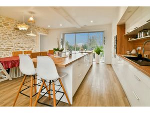 Maison à vendre TONNAY CHARENTE 9 pièce(s) 240m2 398 000€