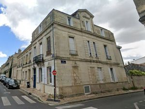 Location Local Professionnel 67m²