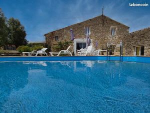 Propriété 12 pièces 200 m²