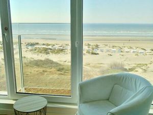 Studio met panoramisch zeezicht