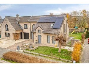 Leemans Immobiliën presenteert u deze rustig gelegen  volledig instapklare woning in het h