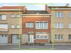 Op te frissen woning met zéér ruime extra zolder