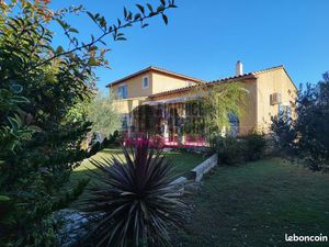 Propriété 4 pièces 181 m²