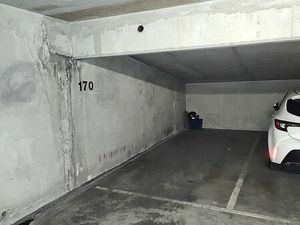Place de parking sécurisée en sous-sol – immeuble récent (100/mois)