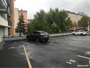 Place de parking aérienne centre-ville