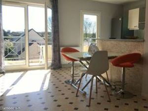 F2 meublé lumineux avec terrasse ensoleillée – Proche RER B et Saclay