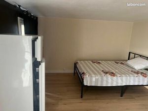 Chambre totalement meublée