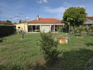 Maison dans le centre d'Etauliers