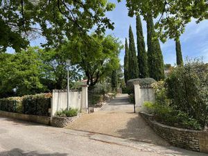 Maison à vendre à l'Isle sur la Sorgue avec un superbe jardin paysagé  une piscine eu une.