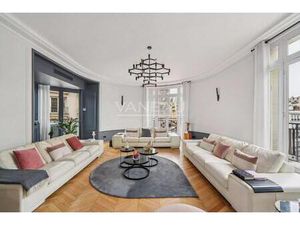 Paris XVIe - Muette - Appartement cinq chambres rénové.