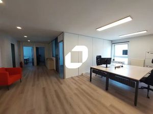 Location Bureau Voisins Le Bretonneux 78960