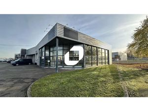 A LOUER  SHOW ROOM VITRE