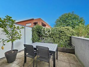 A 15 minutes de Lyon centre et en plein centre de village  67 m2  3 pièces  2 chambres ...