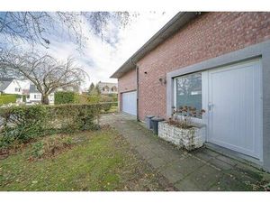 Villa à vendre avec garage et terrasse   Waterloo (VBD64402)