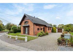 Maison quatre façades située dans une rue calme sur 7a53ca