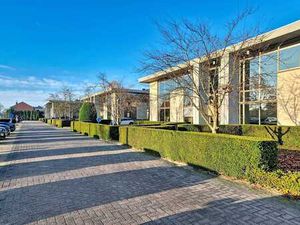 Bureau (149 m²) sur la Kortrijksesteenweg à Sint-Martens-Lat