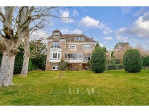 Garches - Proche golf de Saint-Cloud - Demeure de caractère.