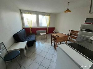 Loue T1 bis Besançon gare 30 m² chambre séparée meublé
