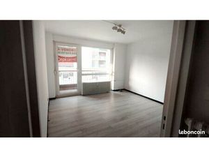 Studio meublé 25m2 & balcon avenue de Strasbourg proche hôpital Legouest
