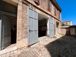 Loue grand garage 38m2 / 2 voitures ou plusieurs motos