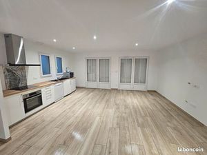 Maison neuve avec jardin