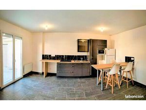 Appartement Neuf meublé avec terrasse et cour