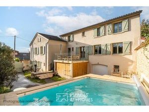 Très beau corps de ferme entièrement rénové avec piscine à Dardilly le Haut