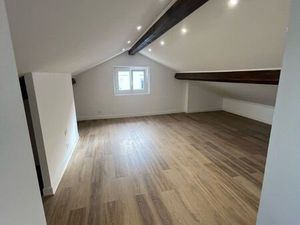 Appartement rénové – 2 pièces – 69 m² habitables / 50 m² Carrez – 1er étage – Cuisine équi