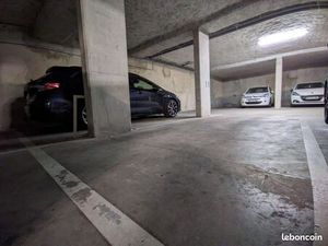 Parking moto fermé et sécurisé