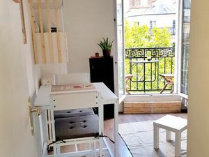 Paris 17e - BATIGNOLLES - Appartement avec balcon filant exposé sud/sud-ouest au pied du m