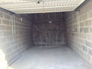 Garage fermé avec électricité