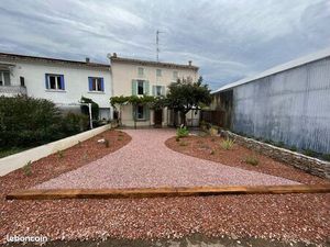Maison avec jardin à louer à st chinian