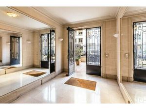 Paris 16e - 2 chambres de service accolées et communiquant