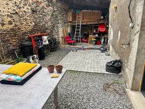 Duplex rénové avec charmante cour à Mozac