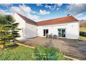 Maison lumineuse avec vues sur les bois