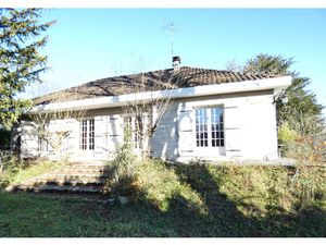 Maison de plain-pied 4 chambres avec sous-sol et terrain bor