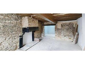 HYPER CENTRE - MAISON EN PIERRE A RENOVER