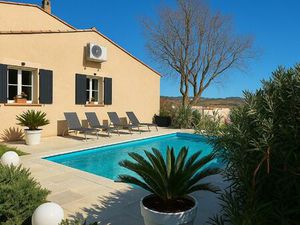 Maison familiale avec piscine dans un environnement résidentiel recherché