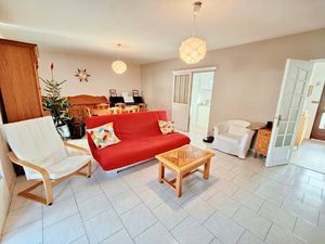 T6 de plain pied  au calme  garage. Très bon état.