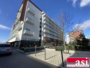 Studio récent avec balcon