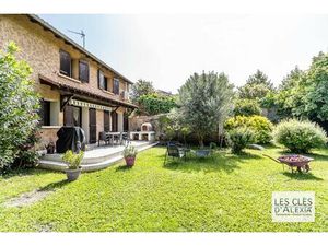 Maison familiale avec jardin et garages - Givors