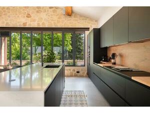 Superbe Mas rénové dans un esprit Loft & aux prestations haut de gamme.