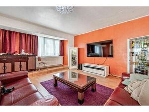 Ruime hoekwoning met 4 slaapkamers in de rand van Aalst