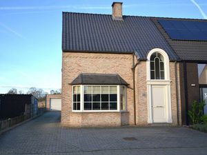 Leuke halfopen bebouwing met drie slaapkamers