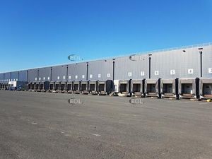 Entrepot traversant Montceau les Mines